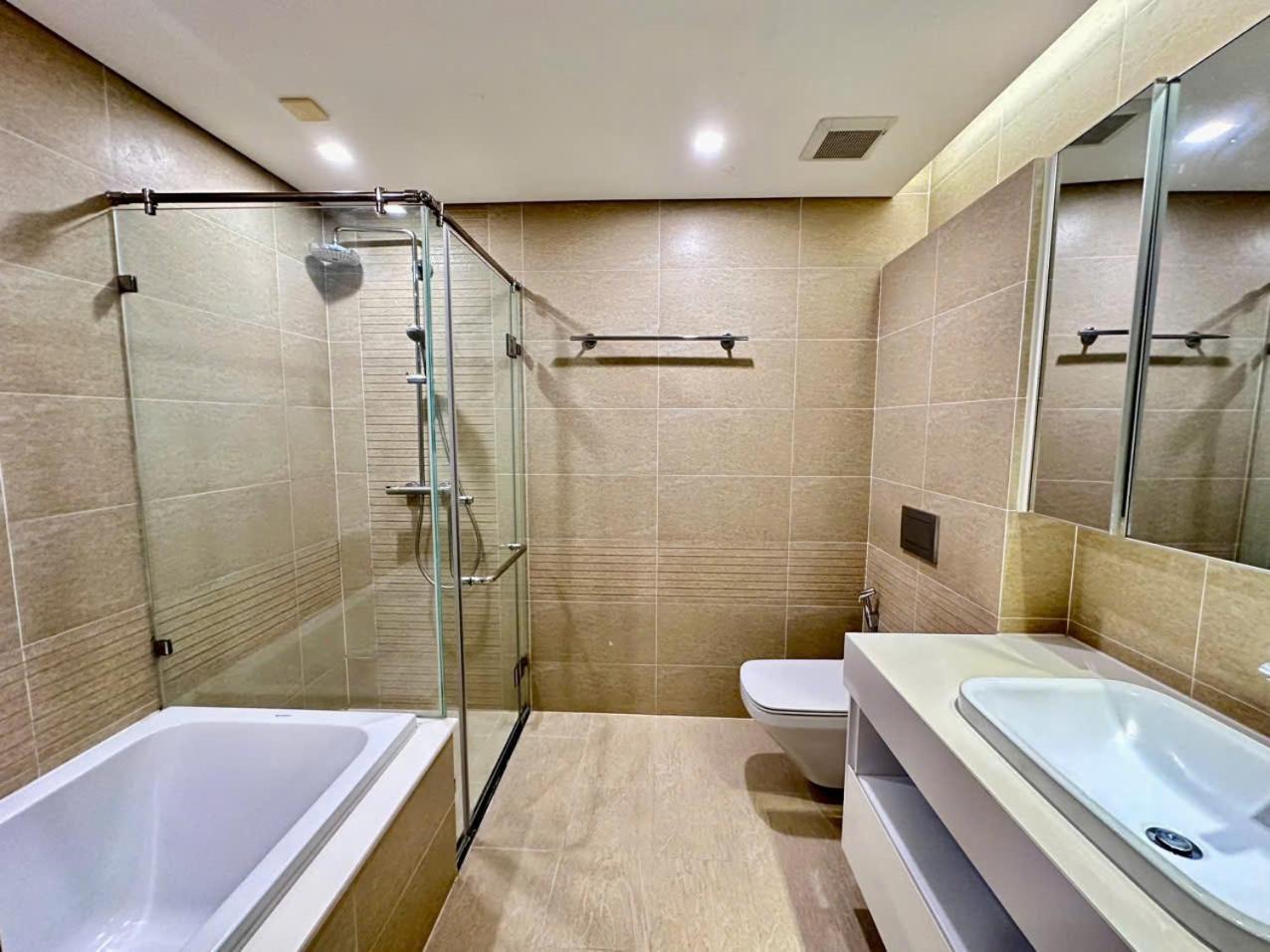 Luxury Apartment In Vinhomes Metropolis Hanoi Buitenkant foto
